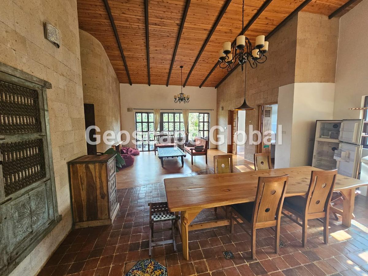 3 Bed House with En Suite in Runda - 2