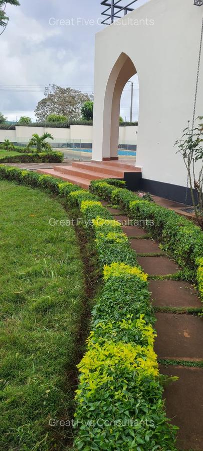 5 Bed Villa with En Suite in Runda - 4