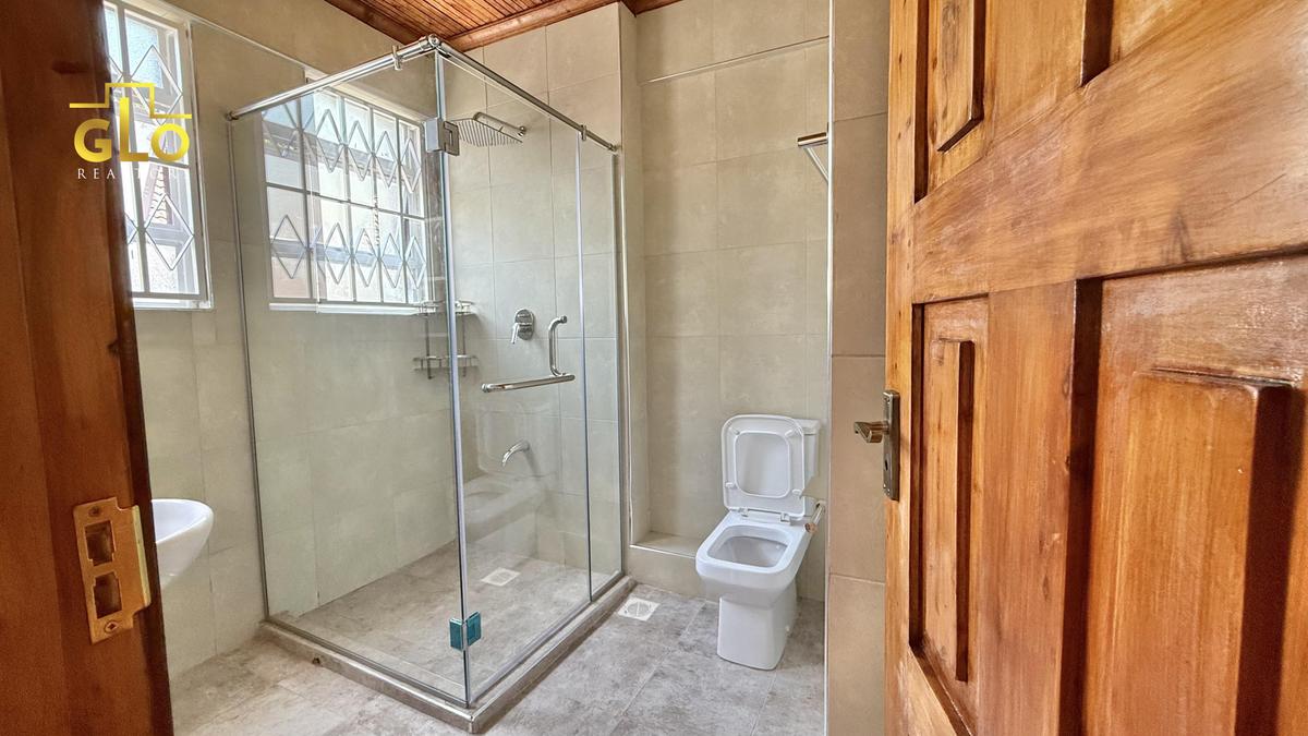 4 Bed Villa with En Suite in Spring Valley - 14