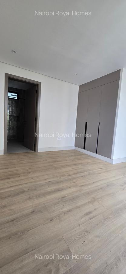 5 Bed Townhouse with En Suite at Grovelia Grove - 16