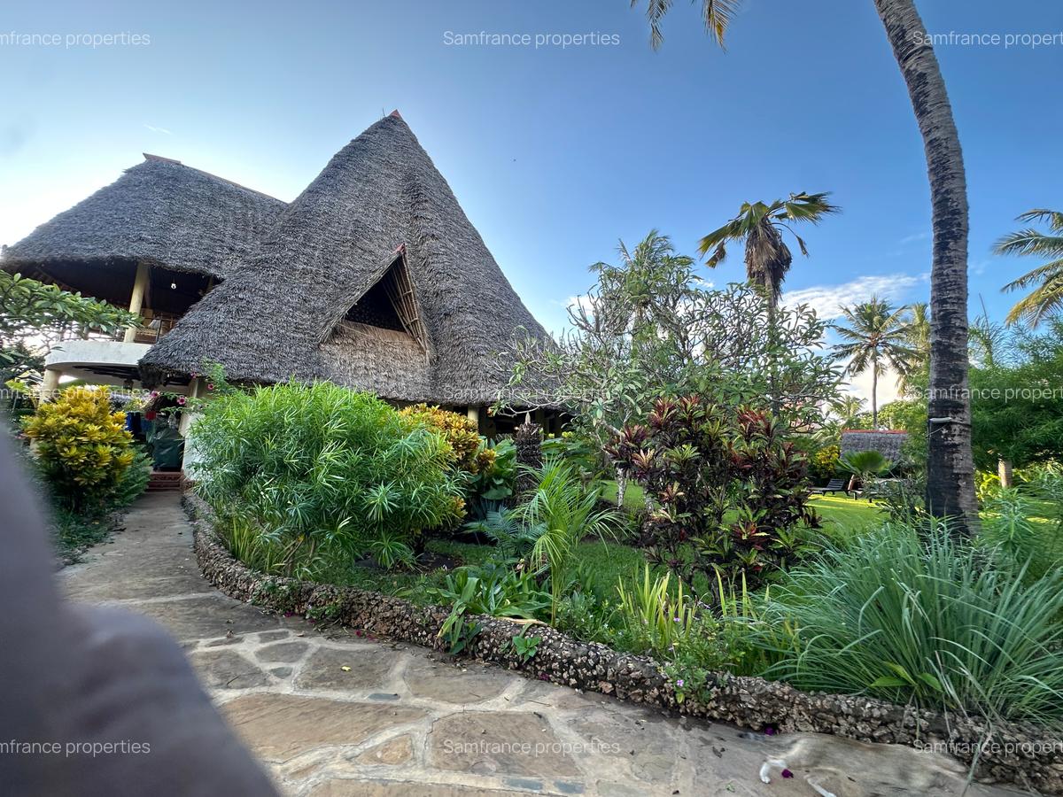 5 Bed Villa with En Suite at Beach Road - 11