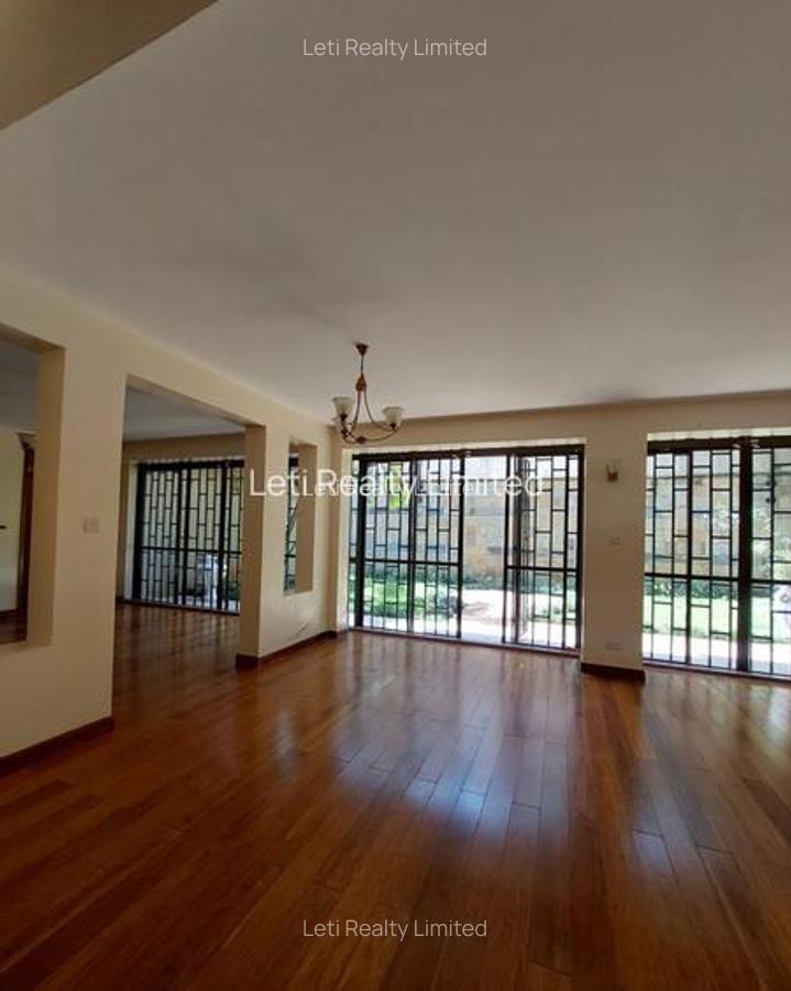 5 Bed Townhouse with En Suite in Lavington - 2