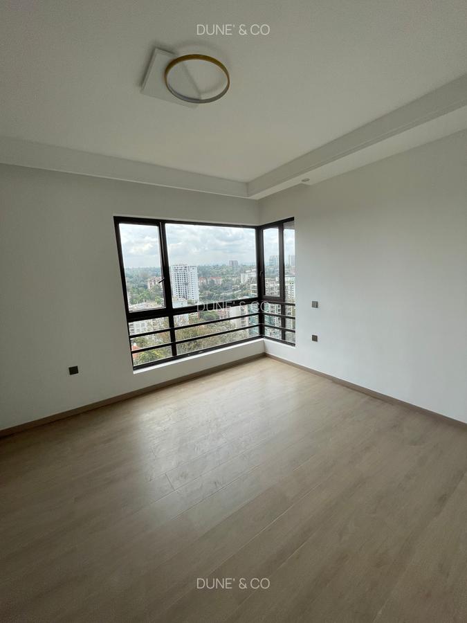 3 Bed Apartment with En Suite in Riverside - 14