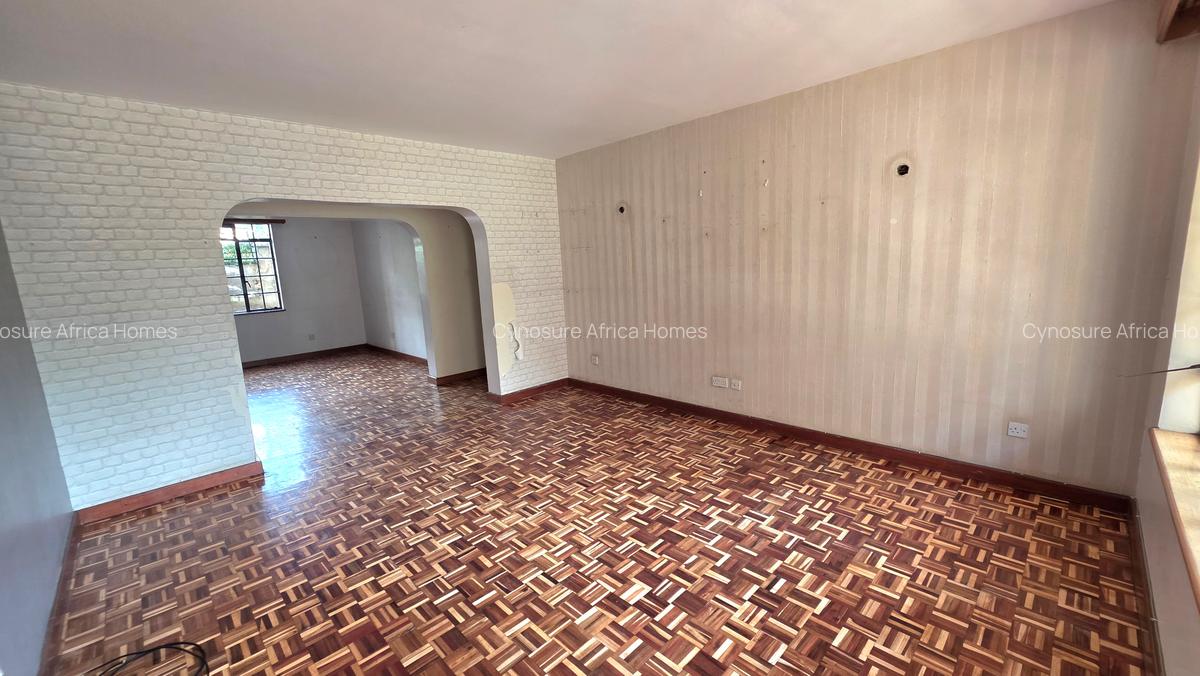 3 Bed Apartment with En Suite at Lavington - 4