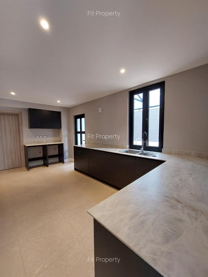 5 Bed House with Swimming Pool in Runda - 9