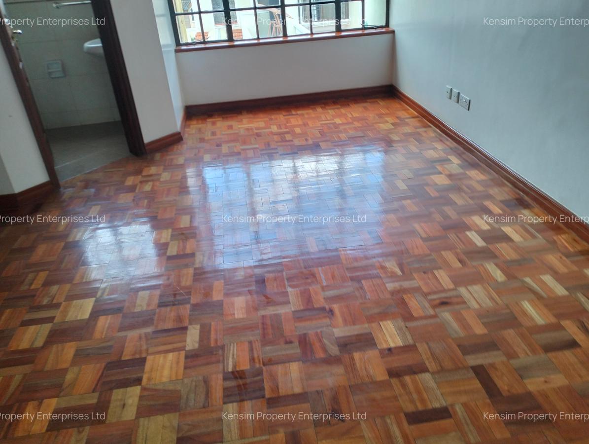 5 Bed Townhouse with En Suite in Lavington - 17