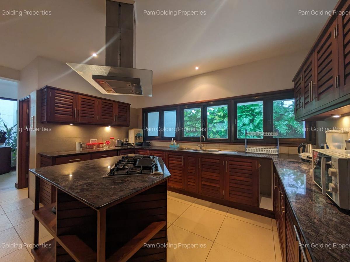 Furnished 3 Bed Apartment with En Suite in Nyali Area - 4