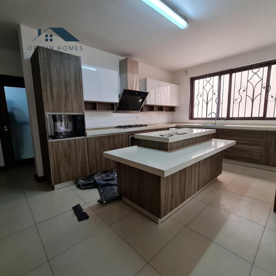 5 Bed House with En Suite at Lavington - 15