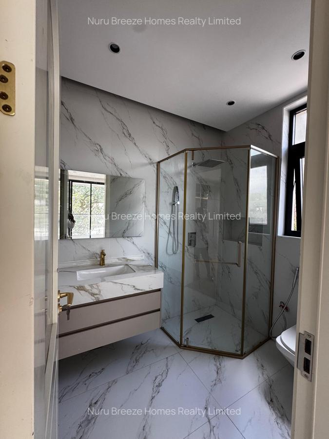 5 Bed Townhouse with En Suite in Lavington - 9