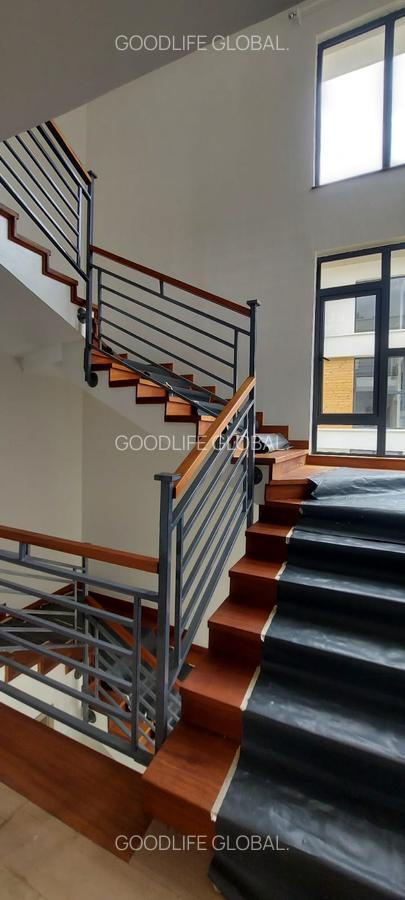 5 Bed Villa with En Suite at Lavington - 7