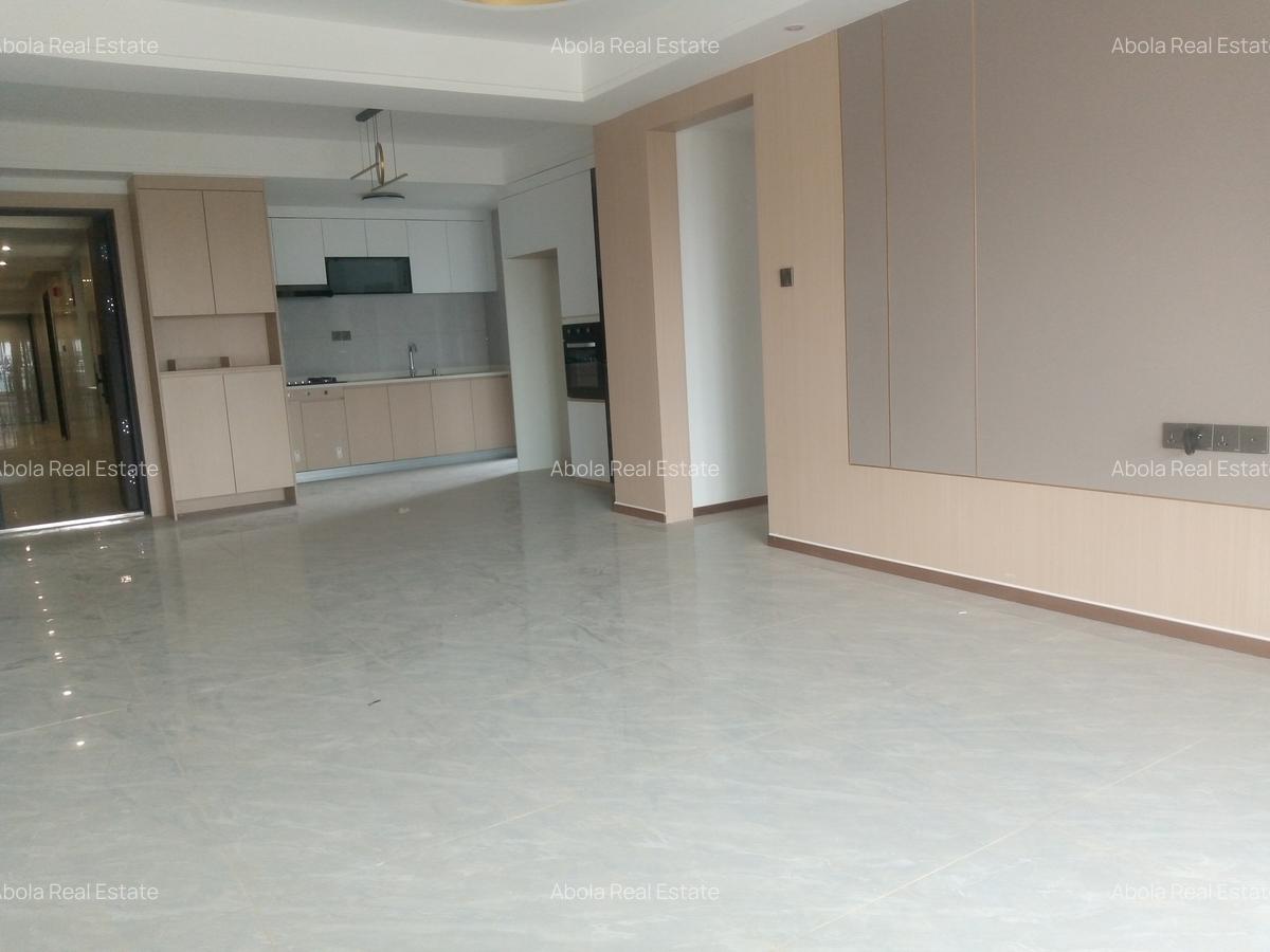 3 Bed Apartment with En Suite in Riverside - 10