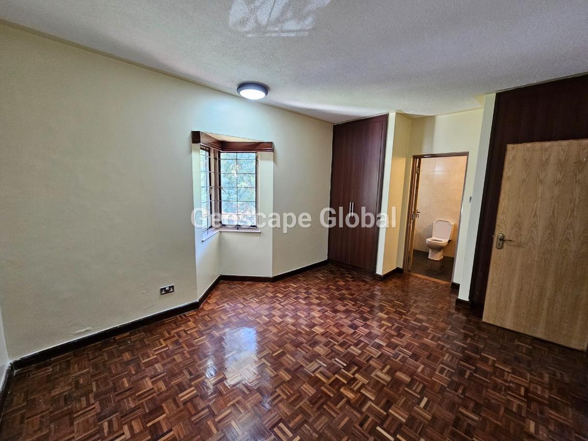 3 Bed Apartment with En Suite in Riverside - 3