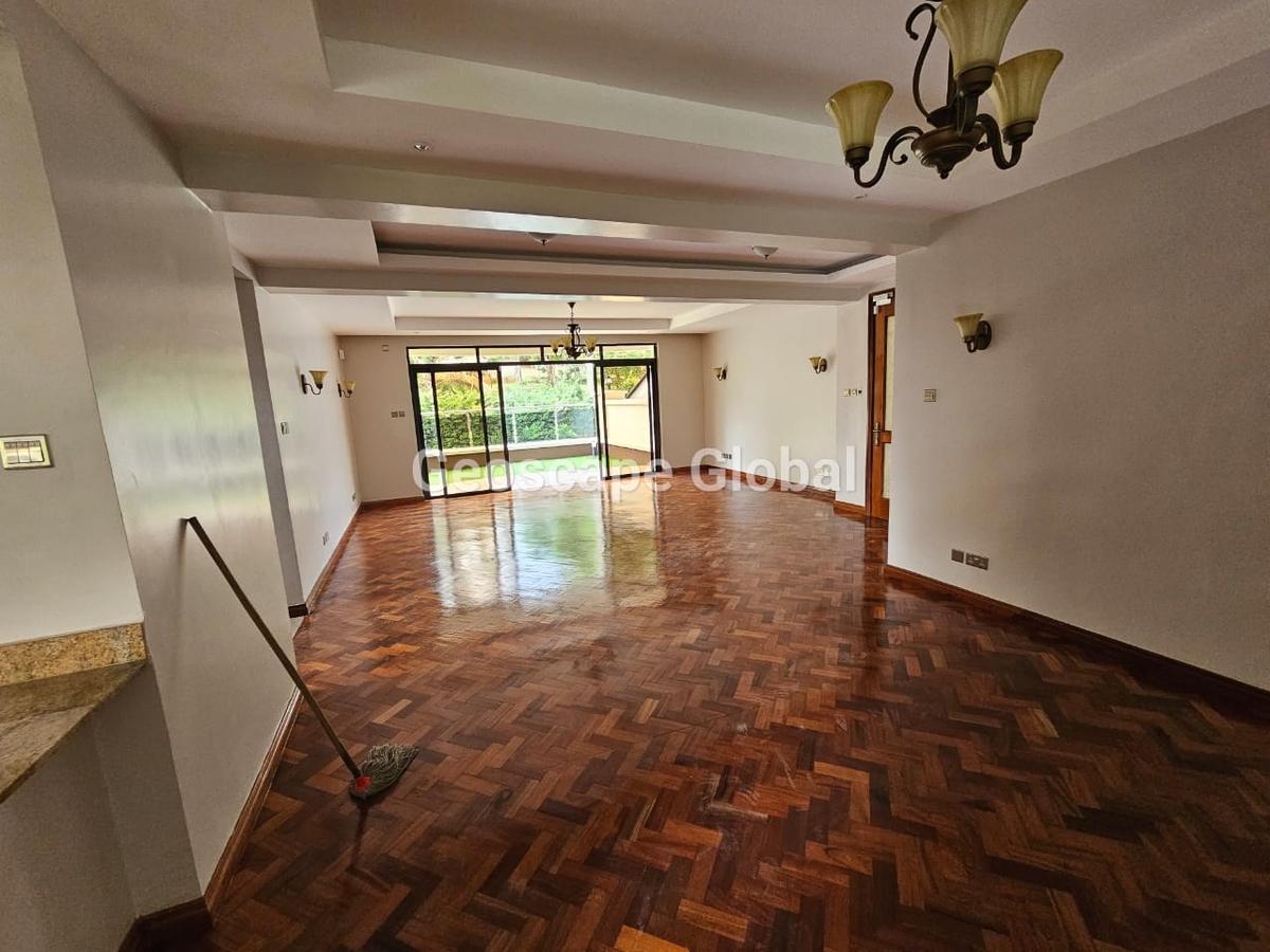 4 Bed Apartment with En Suite in Riverside - 7