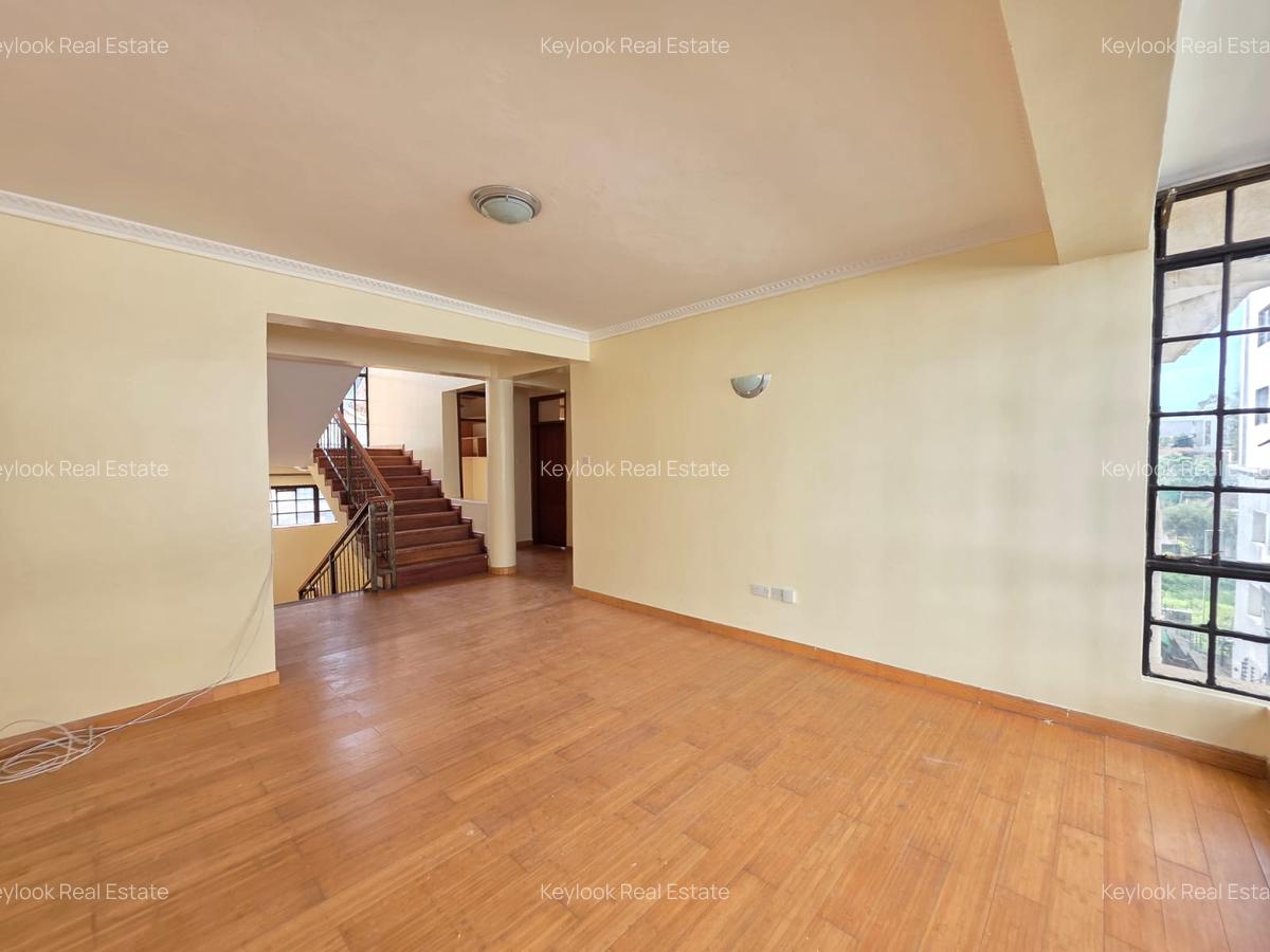 5 Bed Townhouse with En Suite at Othaya Road - 12