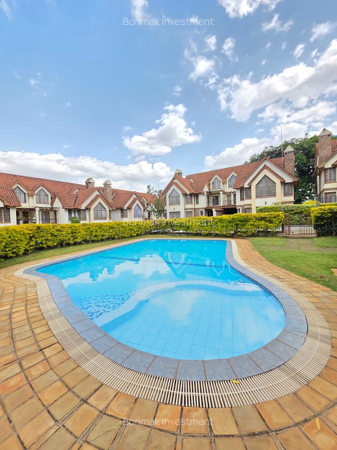 5 Bed Townhouse with En Suite at Lavington Green - 12