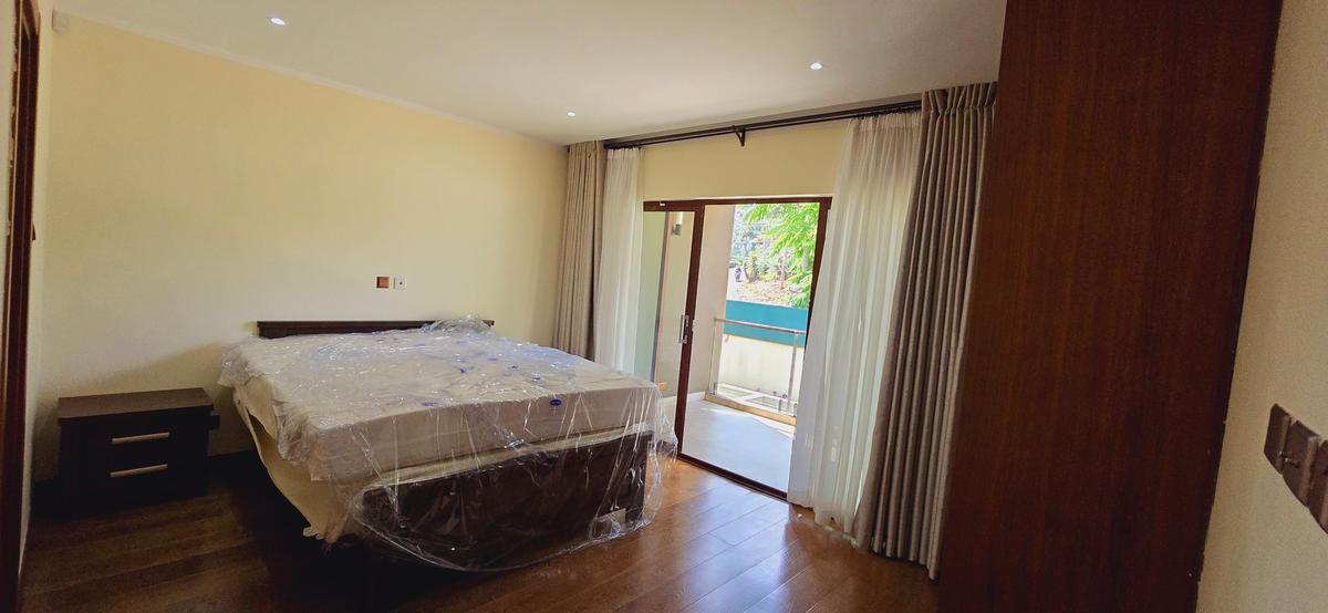 5 Bed Townhouse with En Suite at Lavington Mall - 11