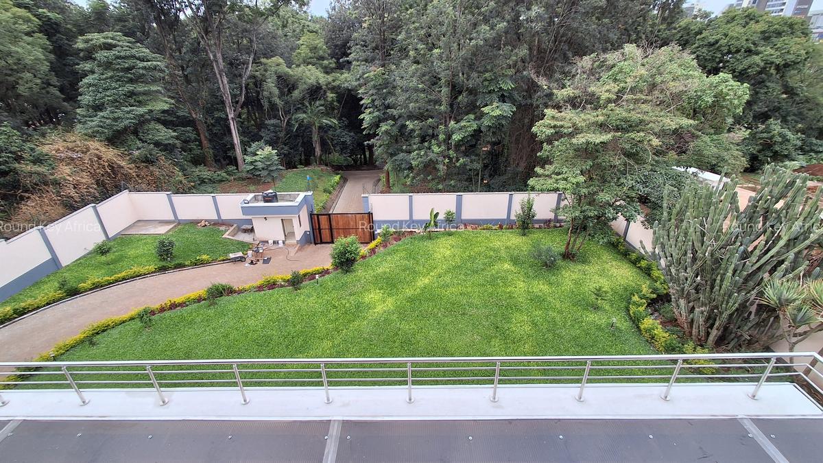 4 Bed House with En Suite at Rosslyn - 2