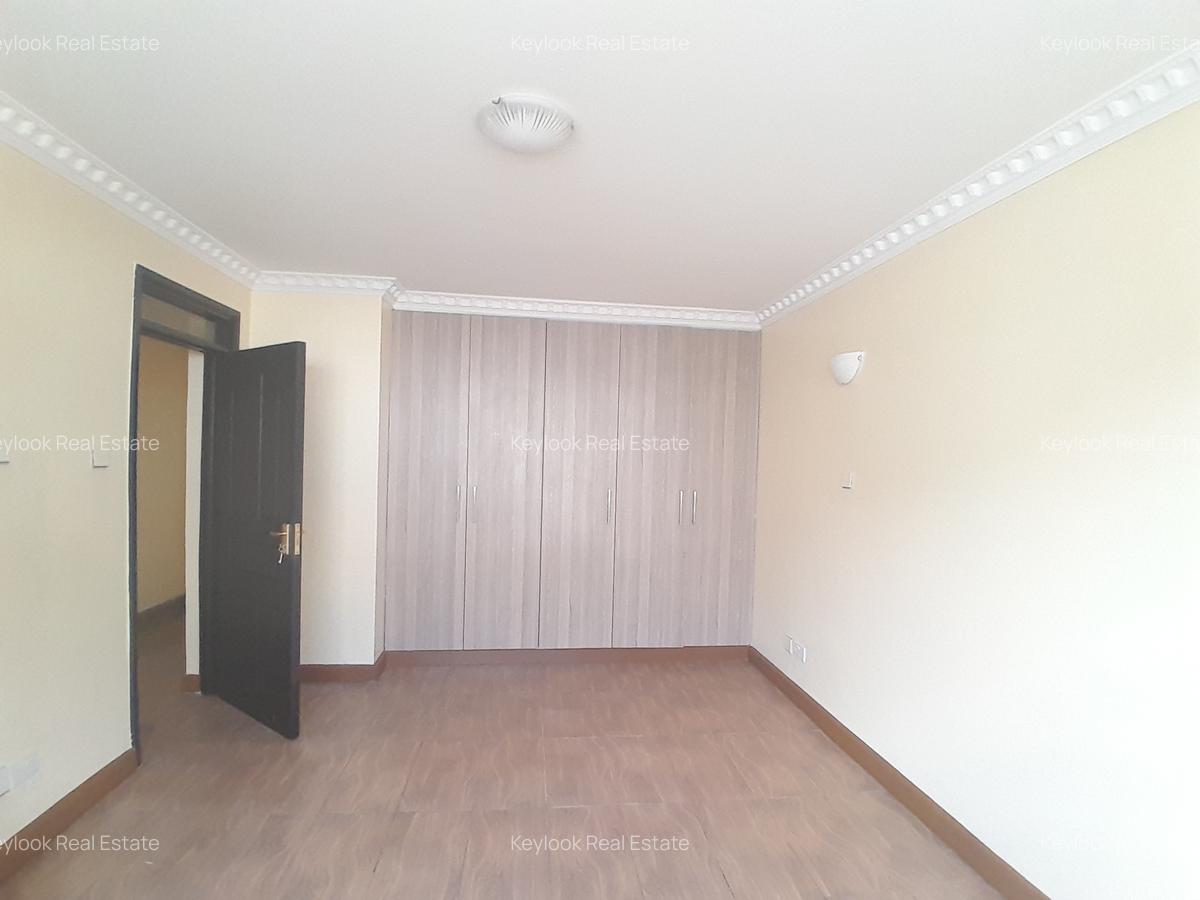 5 Bed Townhouse with En Suite at Lavington - 6