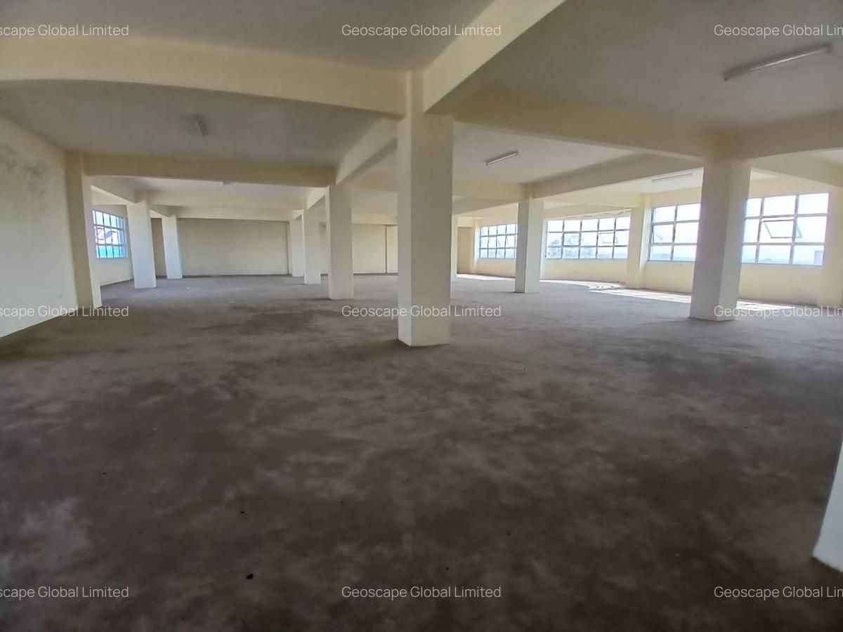 5,400 ft² Warehouse with Parking in Ruaraka - 6