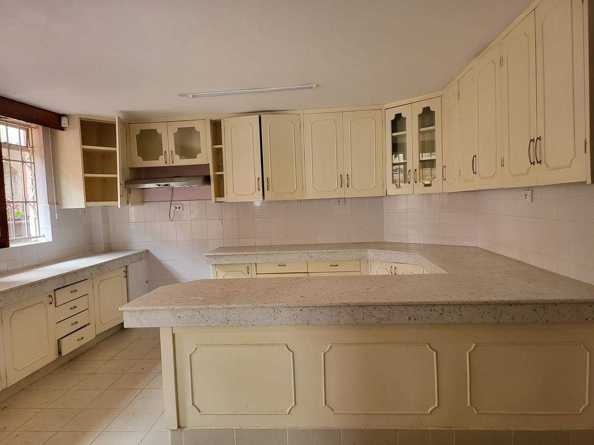 4 Bed House with En Suite in Runda - 3