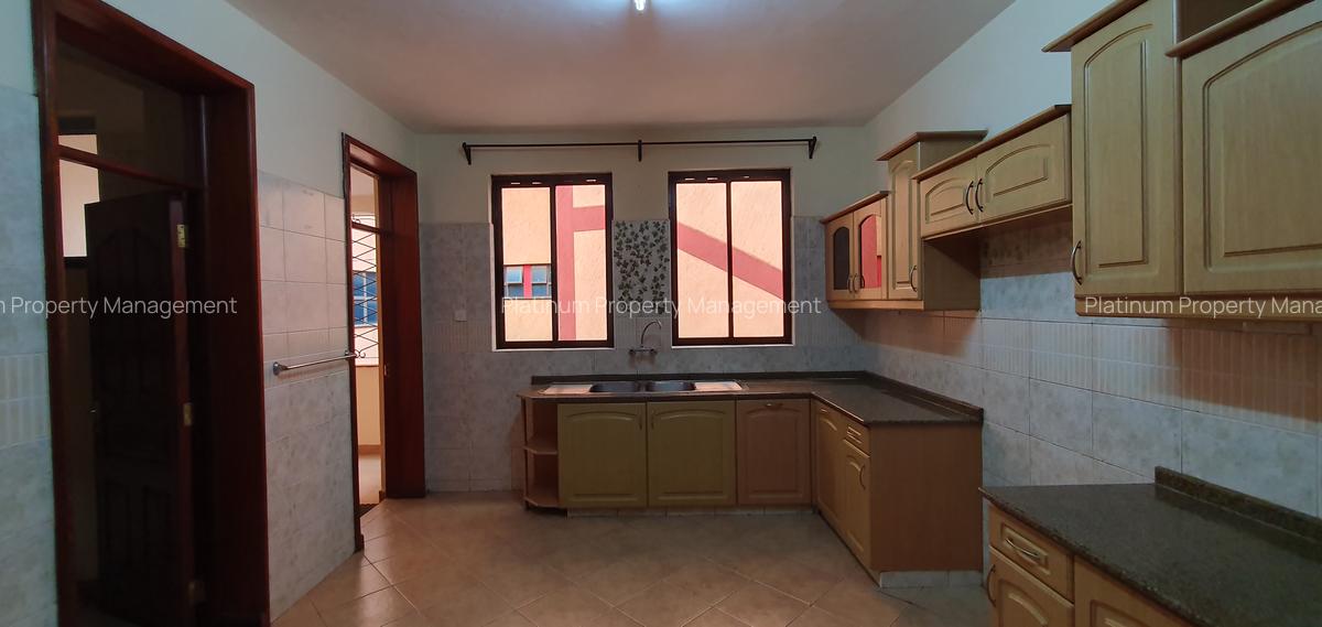 4 Bed Apartment with En Suite in Parklands - 4