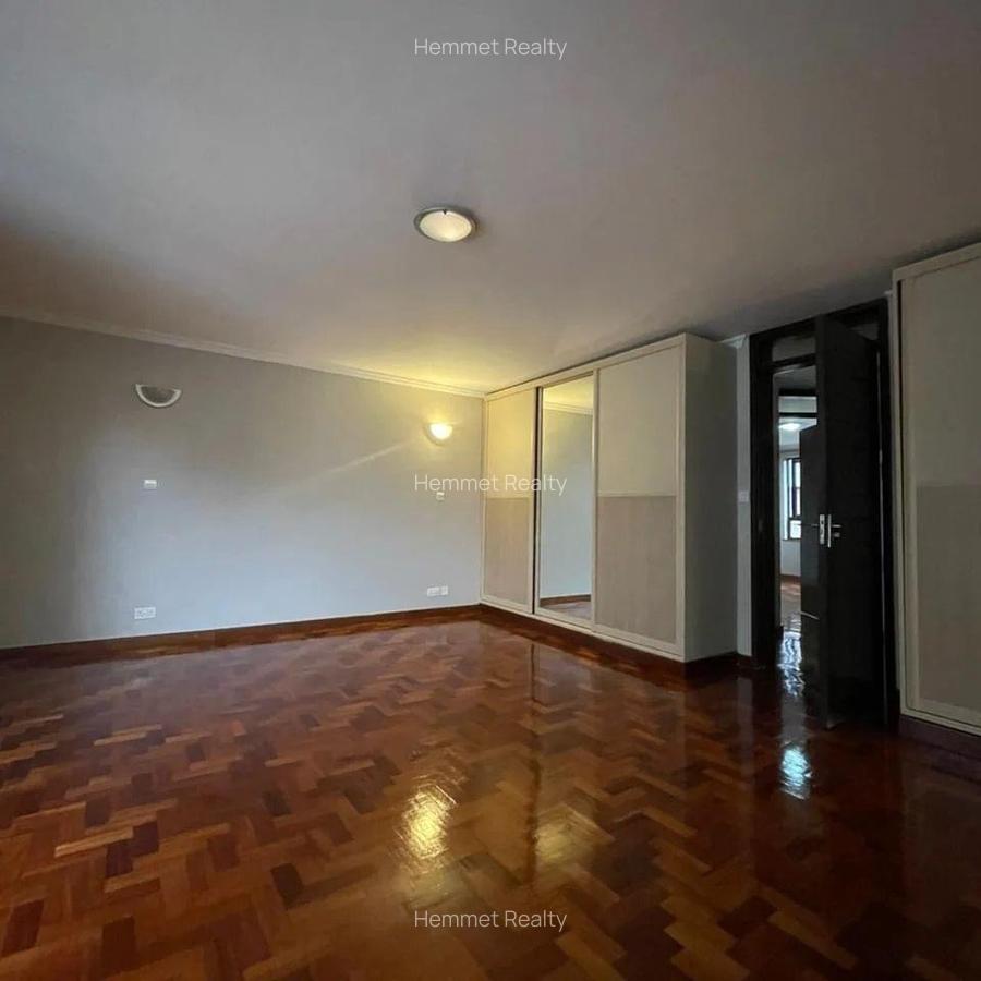 3 Bed Apartment with En Suite in Riverside - 10