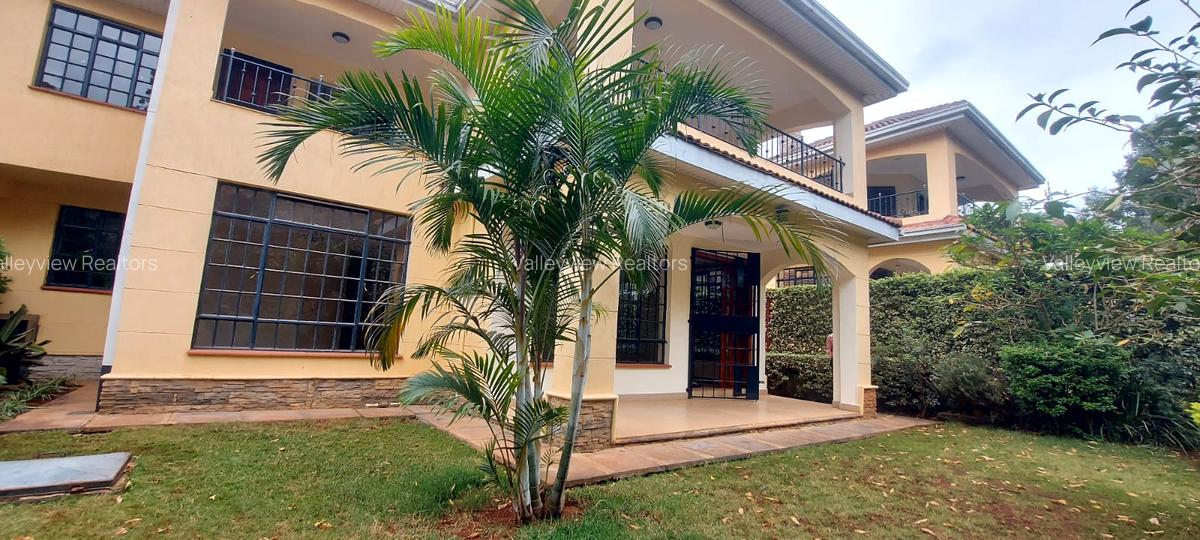 4 Bed Townhouse with En Suite at Lavington - 8