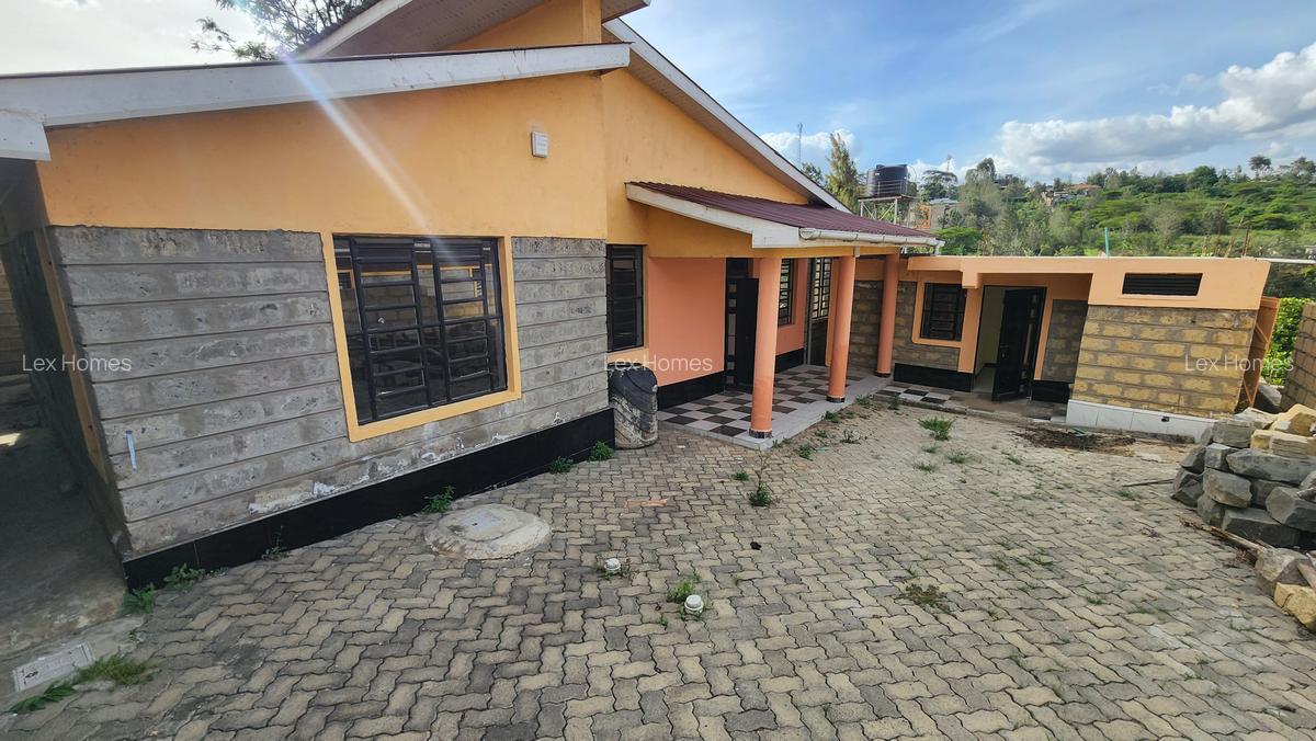 4 Bed House with En Suite at Kahuho - 1