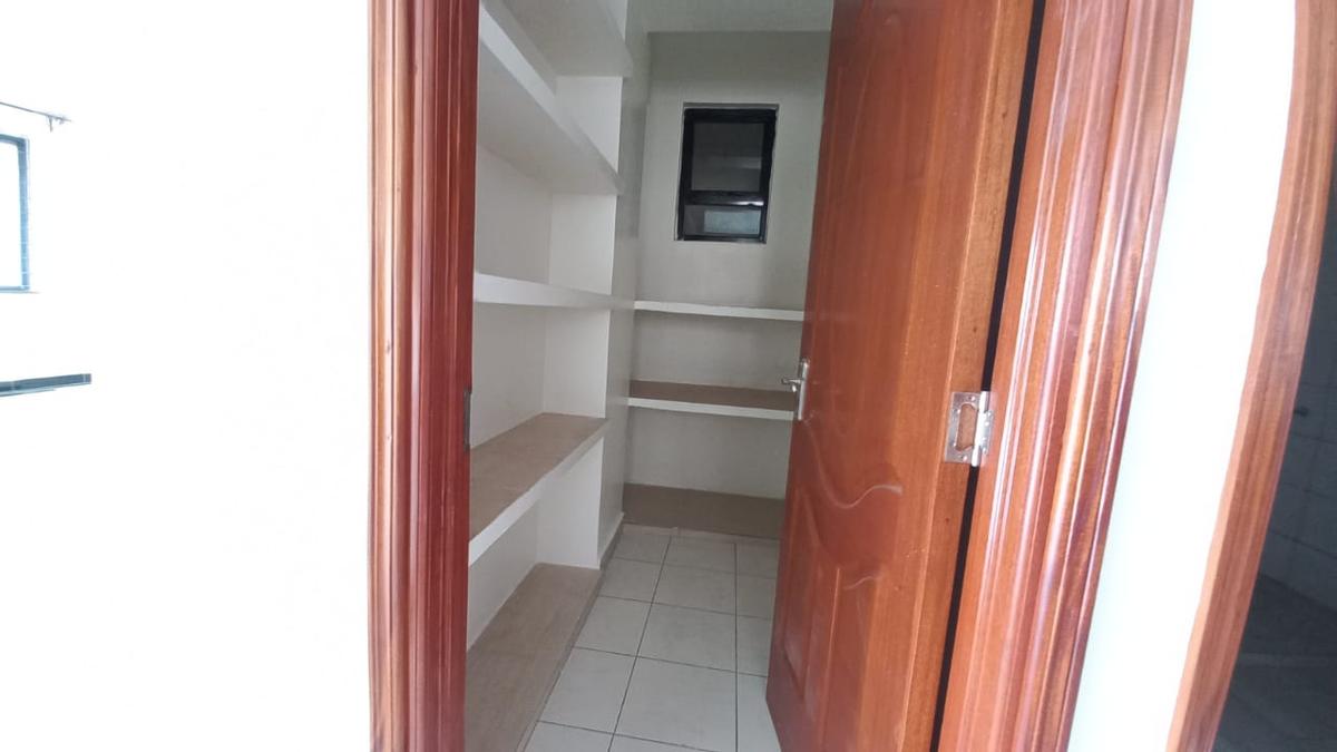 3 Bed Apartment with En Suite in Parklands - 4