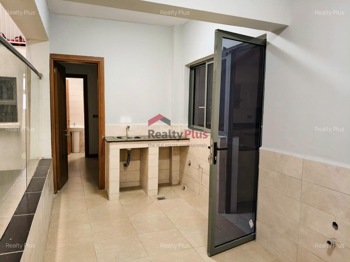 4 Bed Apartment with En Suite in Kilimani - 11