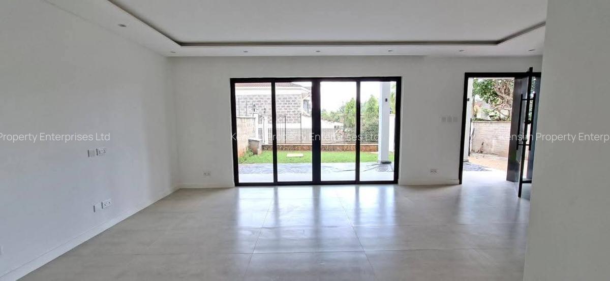 4 Bed Townhouse with En Suite in Brookside - 5