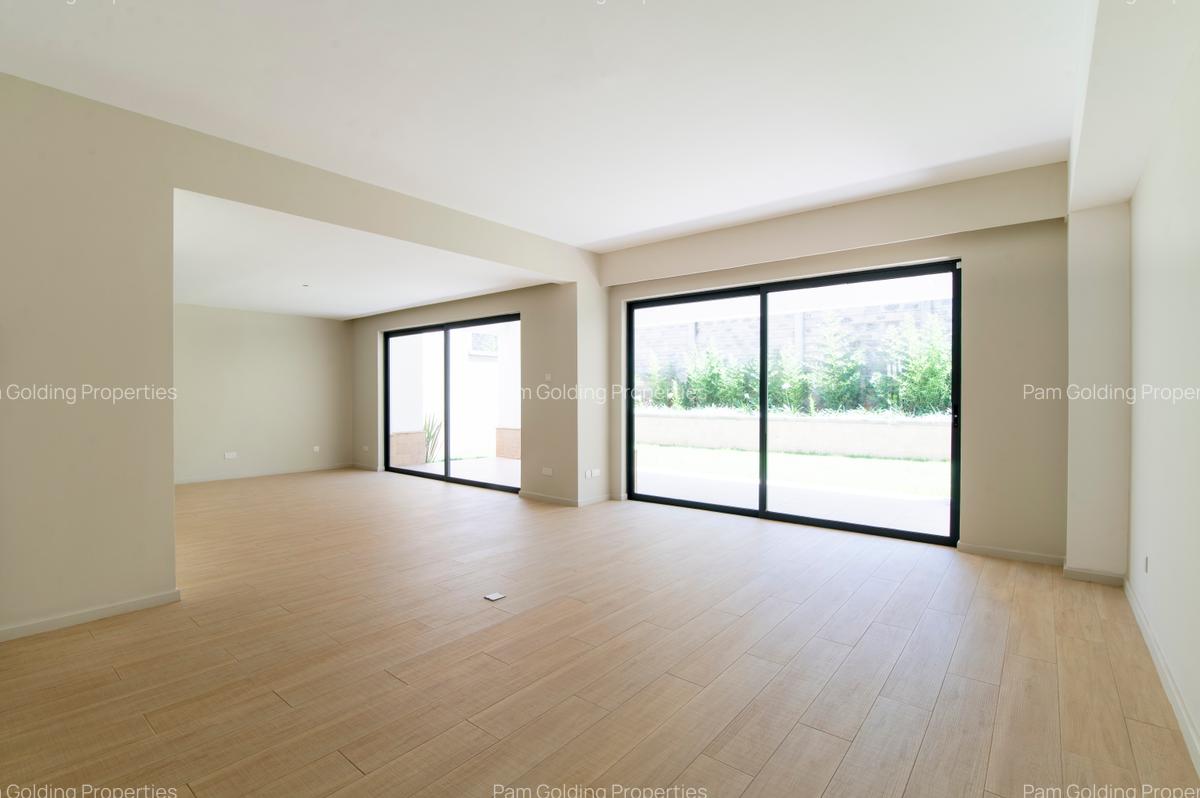 5 Bed Townhouse with En Suite at Westlands - 3