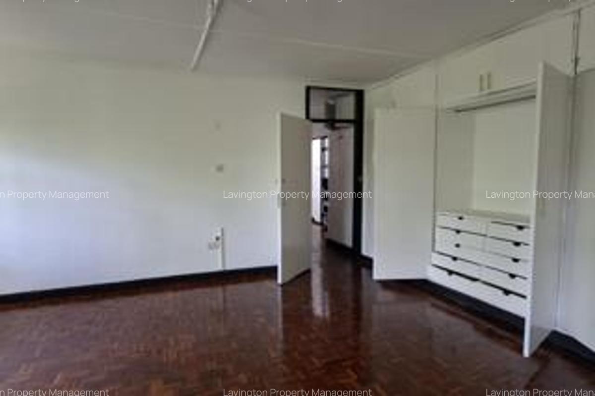 4 Bed Townhouse with En Suite at Lavington Green - 17