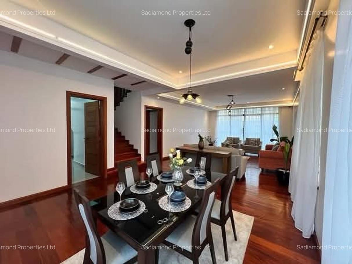 4 Bed Townhouse with En Suite in Membley - 5