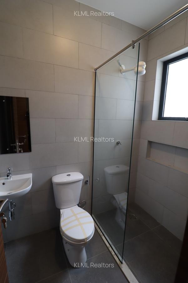 3 Bed Apartment with En Suite in Riverside - 6