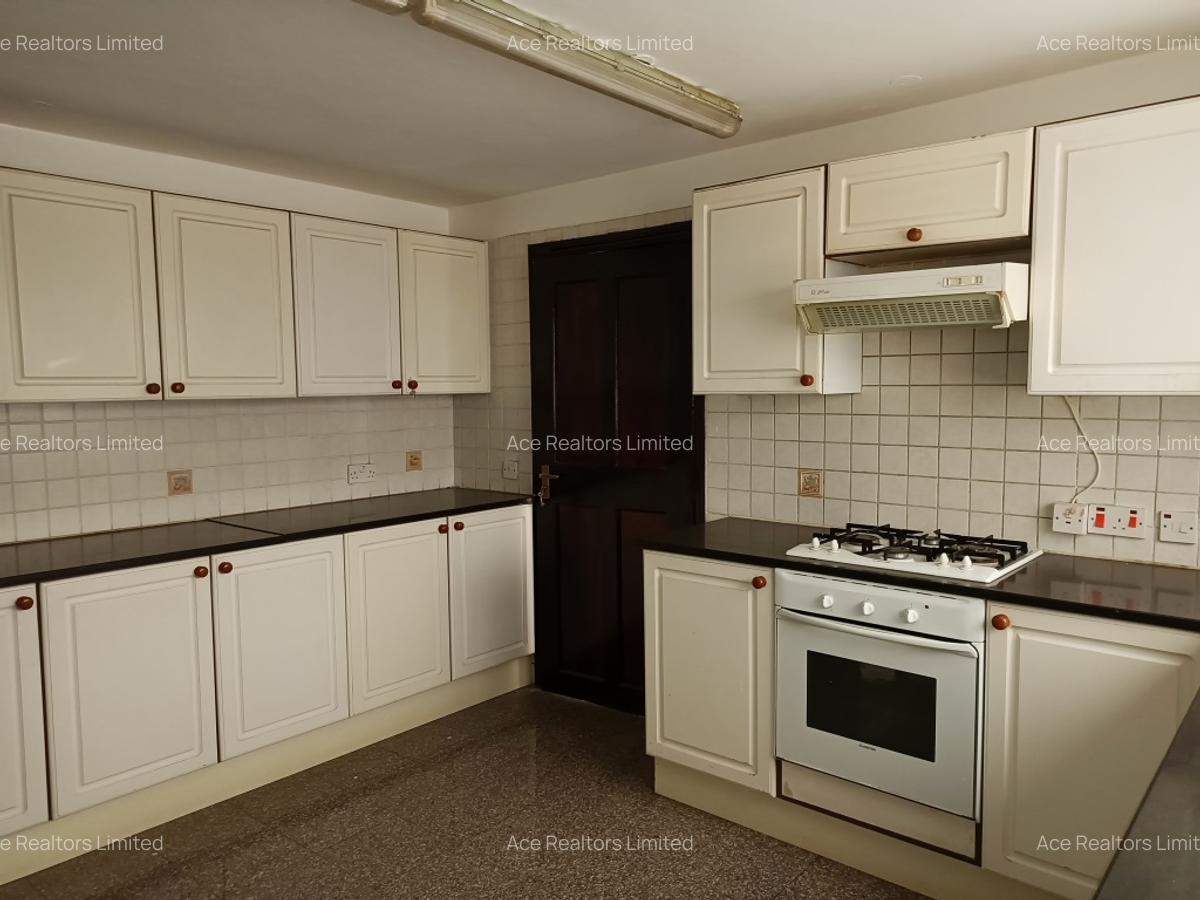 3 Bed Apartment with En Suite at Lantana Road - 4