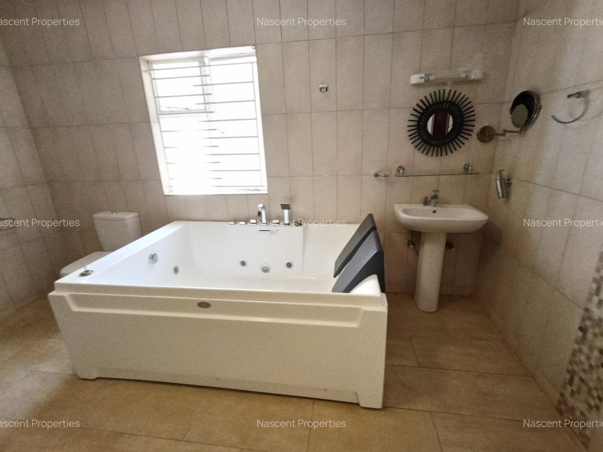 4 Bed House with En Suite in Runda - 11