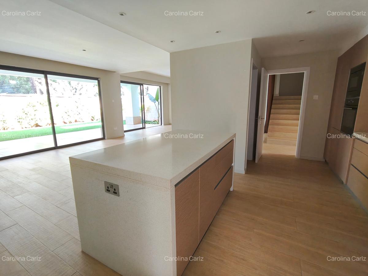 5 Bed House with En Suite at Kyuna - 19