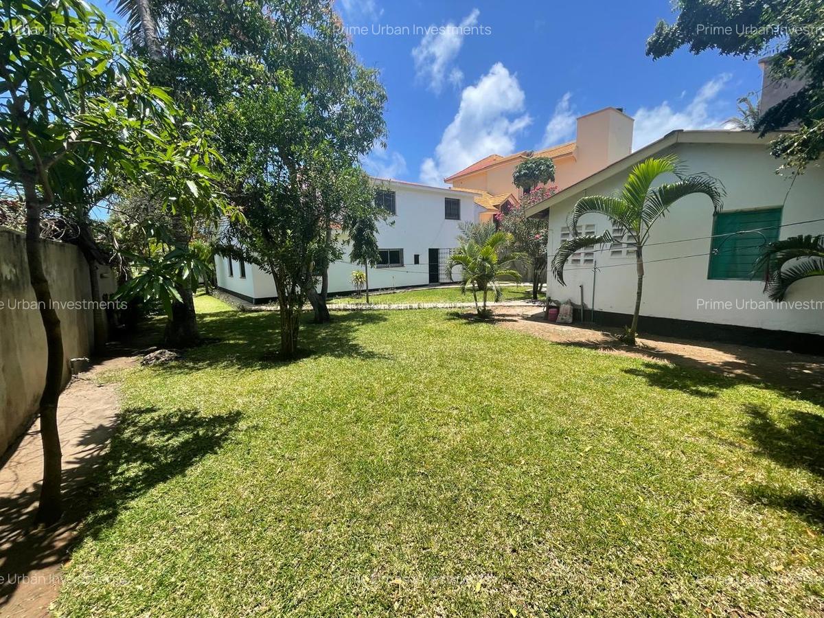 4 Bed House with En Suite in Nyali Area - 16