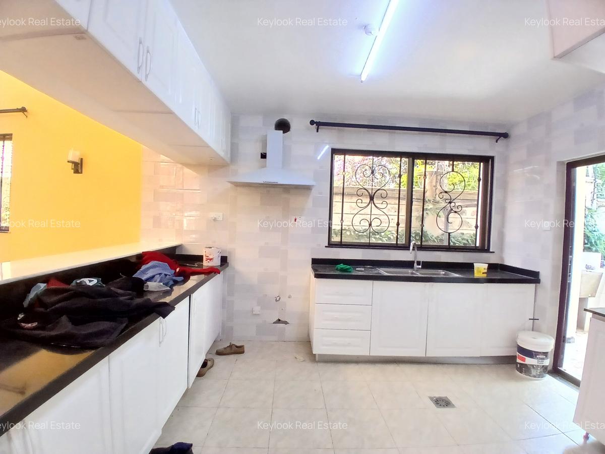 5 Bed Townhouse with En Suite at Lavington Green - 12