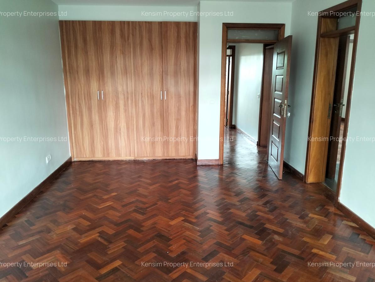 5 Bed Townhouse with En Suite in Lavington - 3