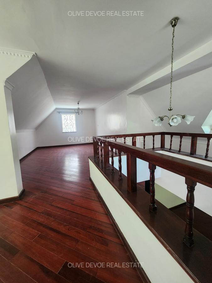 5 Bed Townhouse with En Suite in Lavington - 17