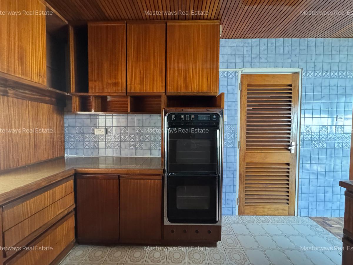 3 Bed Townhouse with En Suite in Lavington - 10