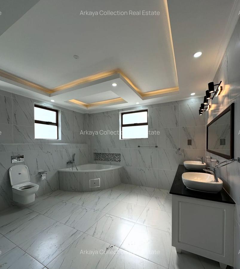 5 Bed Townhouse with En Suite in Lavington - 10