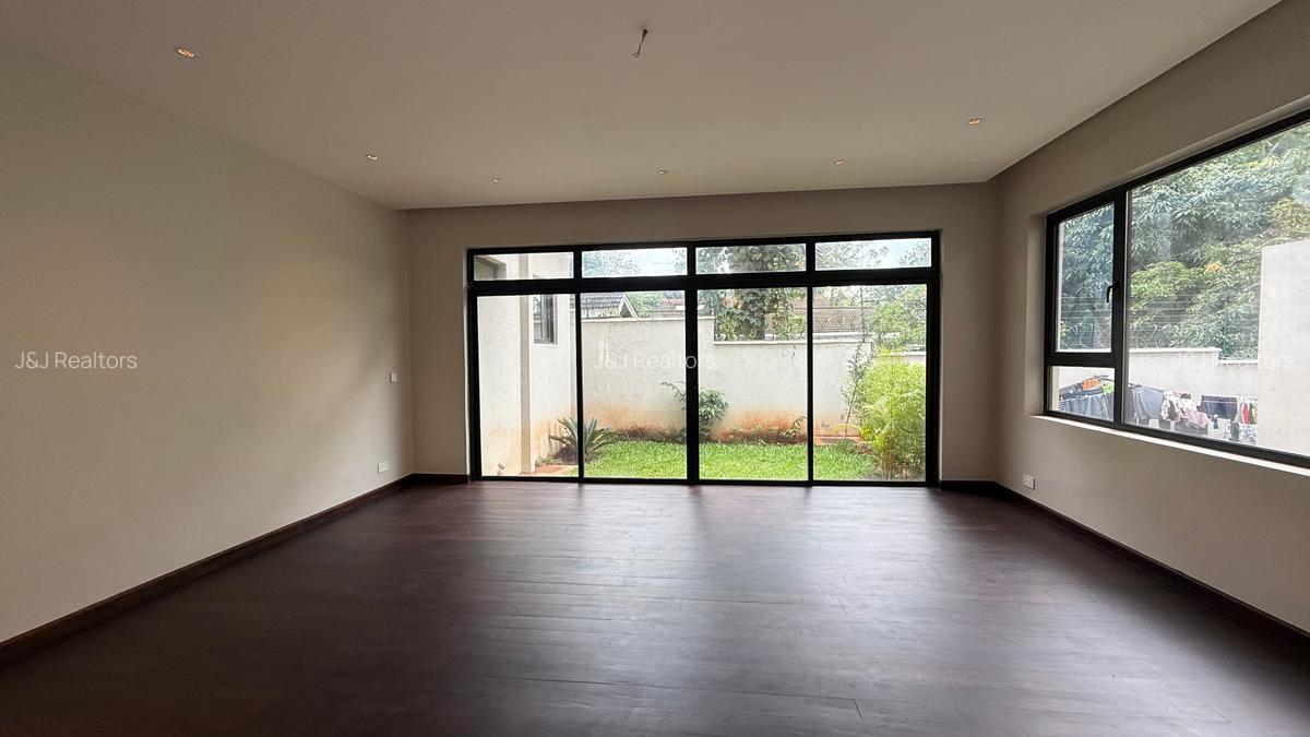 5 Bed Townhouse with En Suite in Lavington - 4