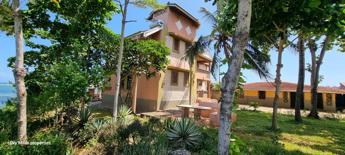 4 Bed Villa with En Suite at Kanamai - 6