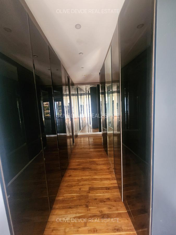 5 Bed Villa with En Suite in Runda - 13