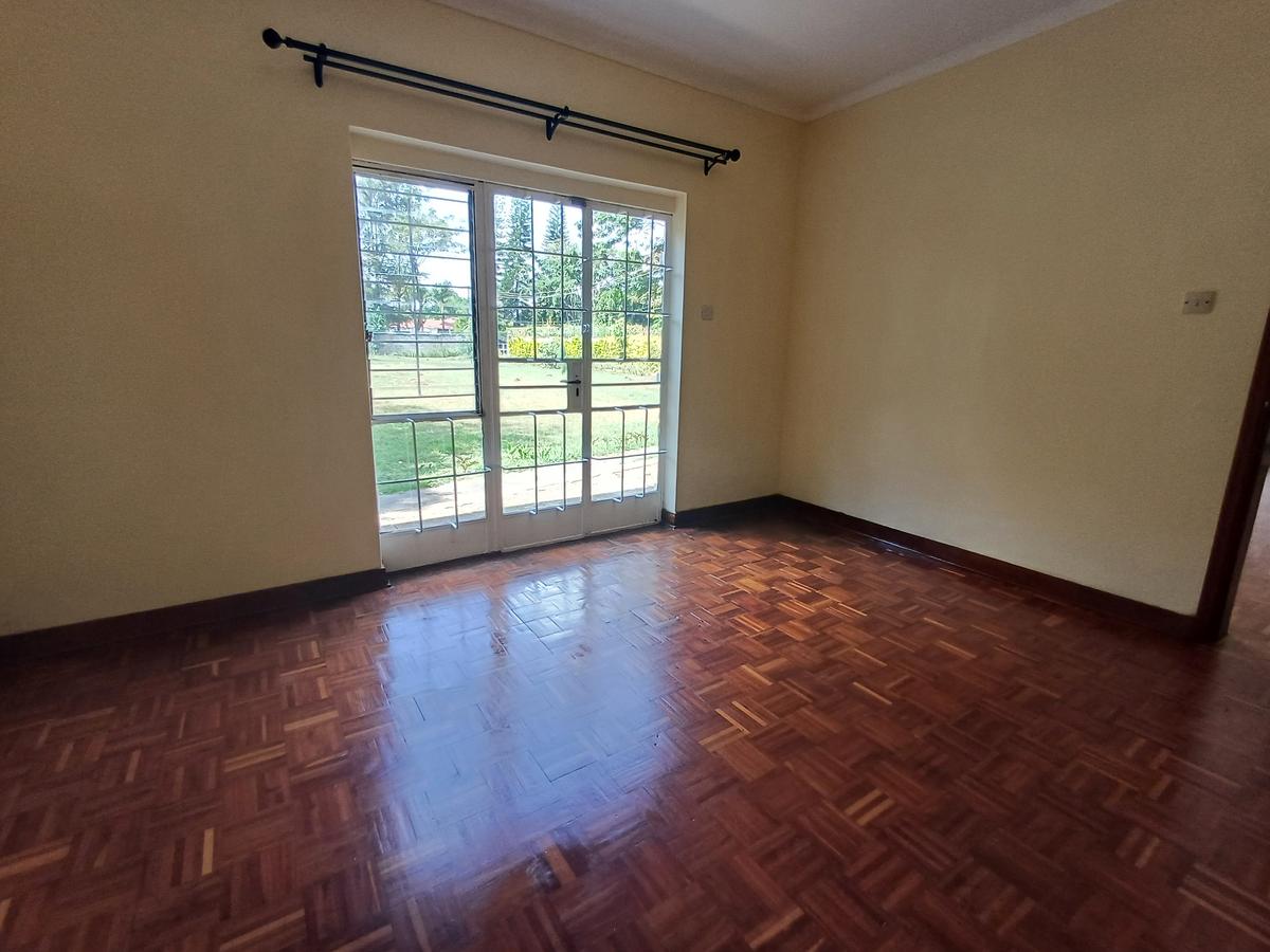 4 Bed House with En Suite in Lavington - 11