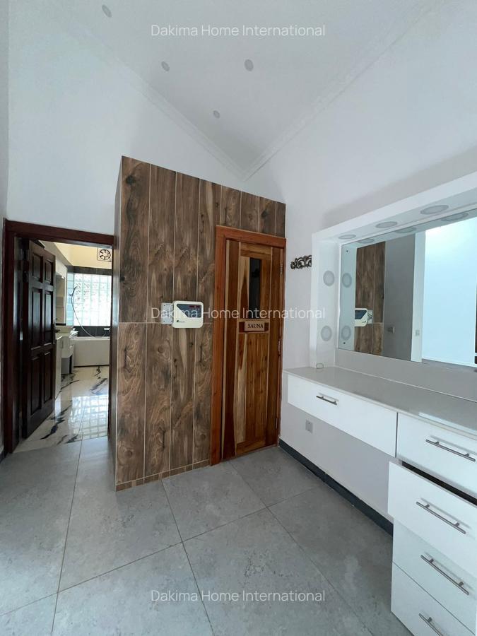 6 Bed House with En Suite in Runda - 8