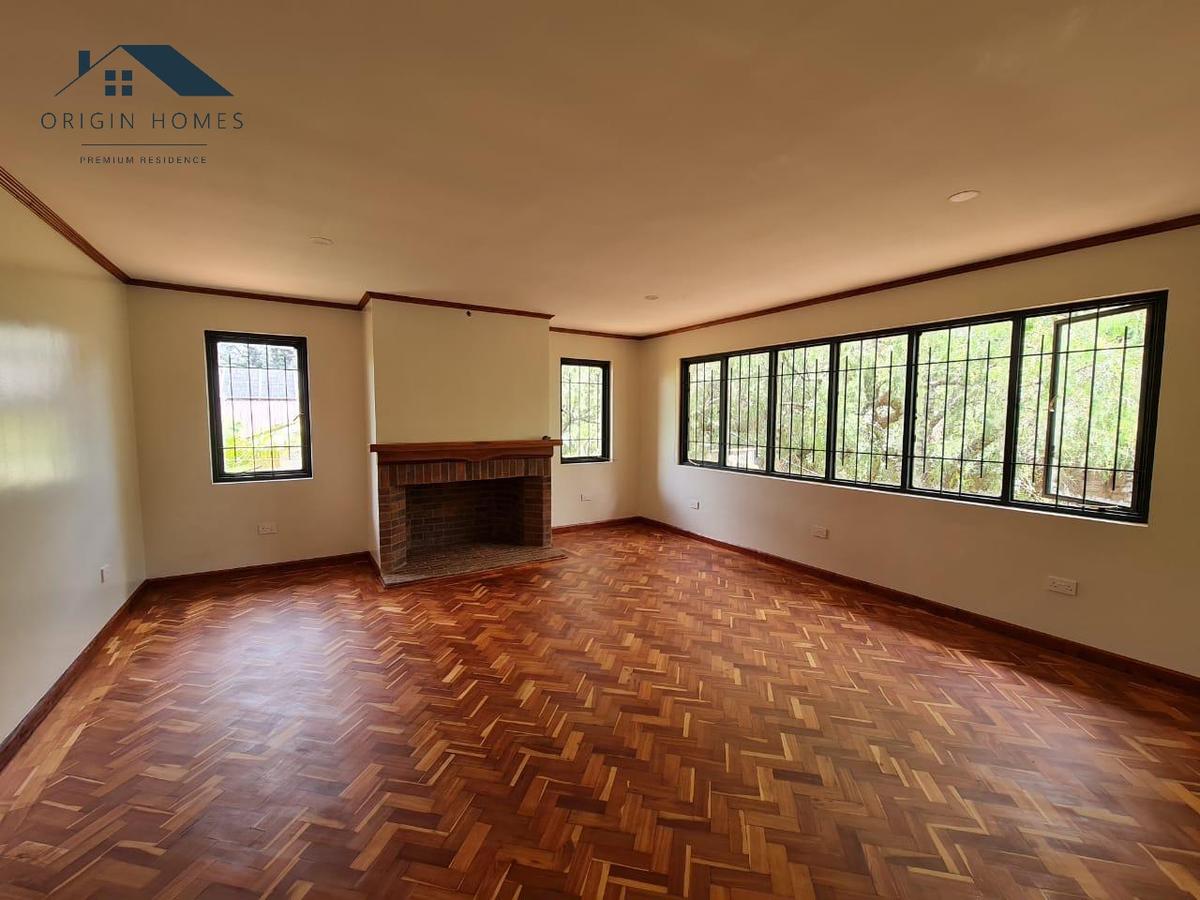 4 Bed House with En Suite at Lavington - 3